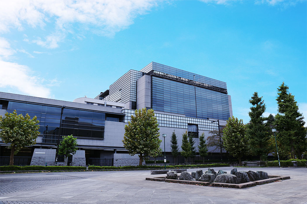 Photograph of the exterior of the Tokyo Fuchu Data Center